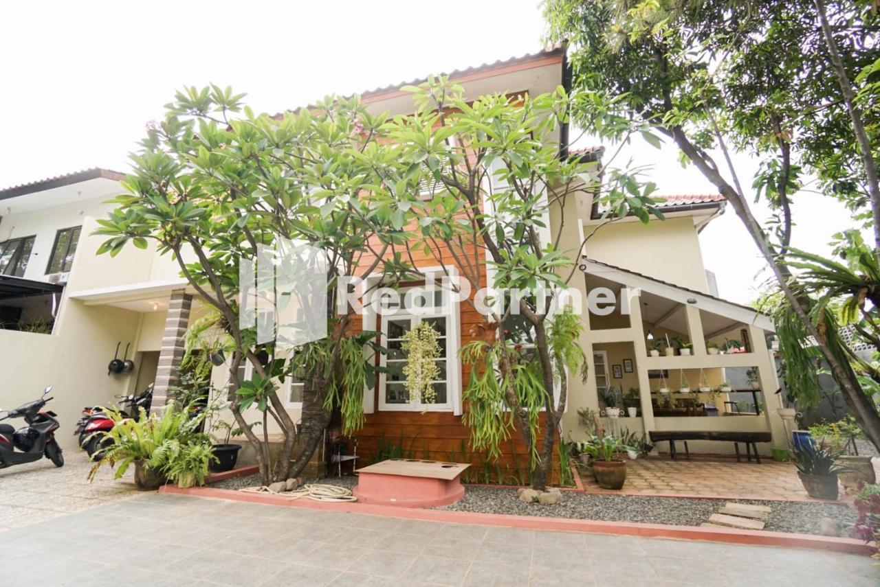 Fazza Syariah Mitra Reddoorz Hotel Джакарта Екстериор снимка