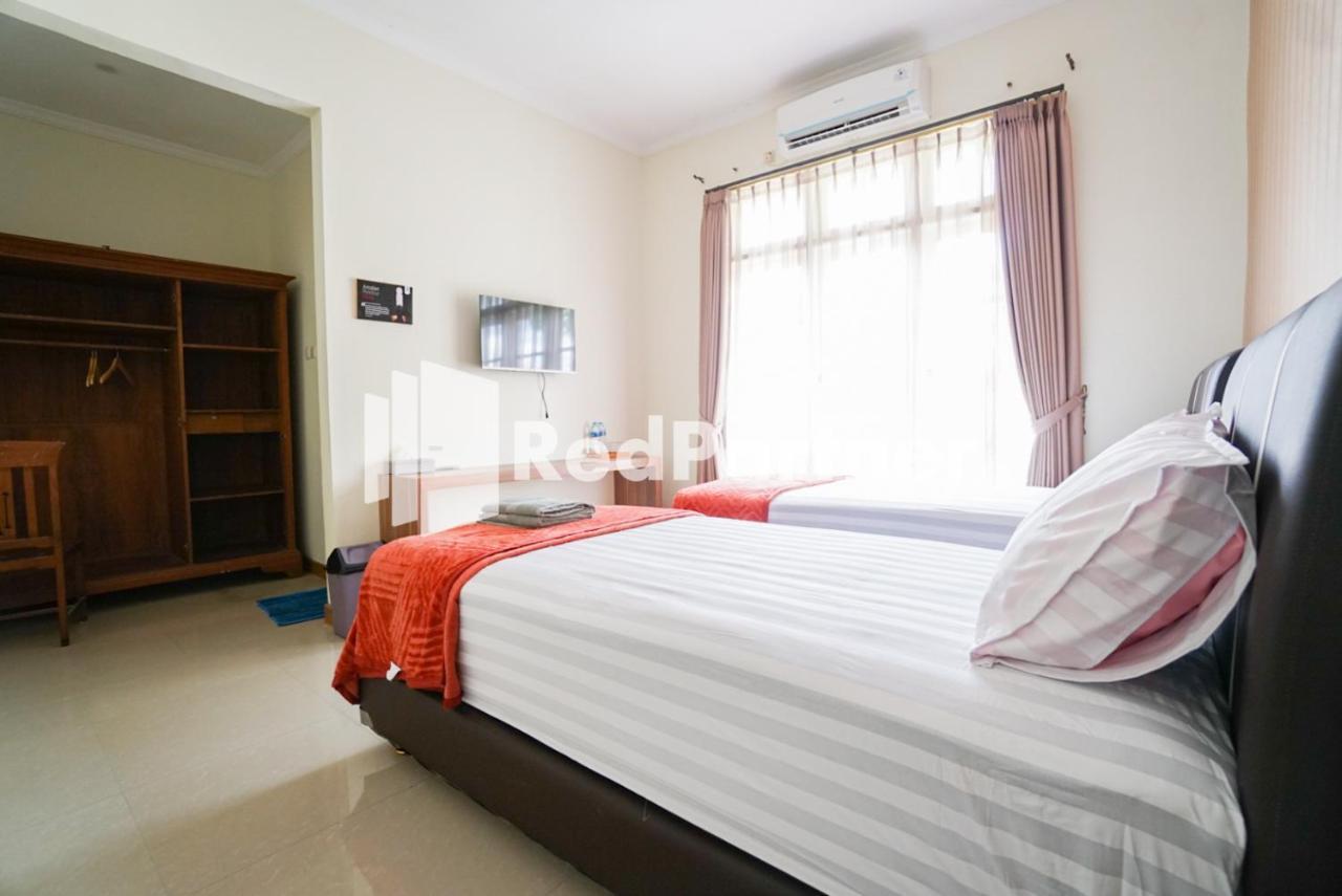 Fazza Syariah Mitra Reddoorz Hotel Джакарта Екстериор снимка